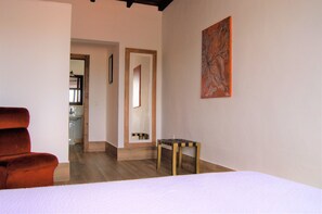 Free cots/infant beds, free WiFi, bed sheets - Apartamentos Turísticos Los Alisos (Aliseda)