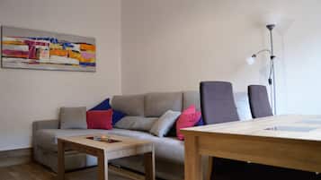 Appartement, 1 slaapkamer | Woonruimte | Een flatscreentelevisie