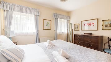 1 slaapkamer, een strijkplank/strijkijzer, wifi