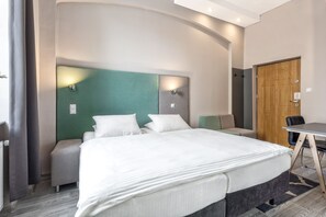 Colchones con acolchado adicional, caja fuerte, escritorio