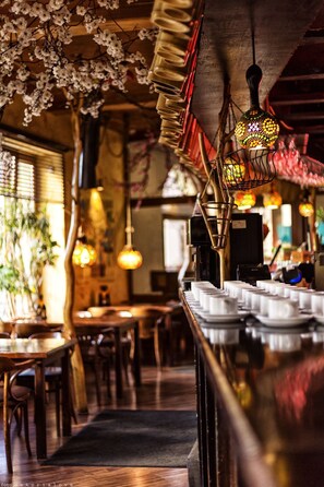 Dagelijks ontbijtbuffet (PLN 33 per persoon)