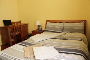 1 bedroom, desk, free WiFi, bed sheets