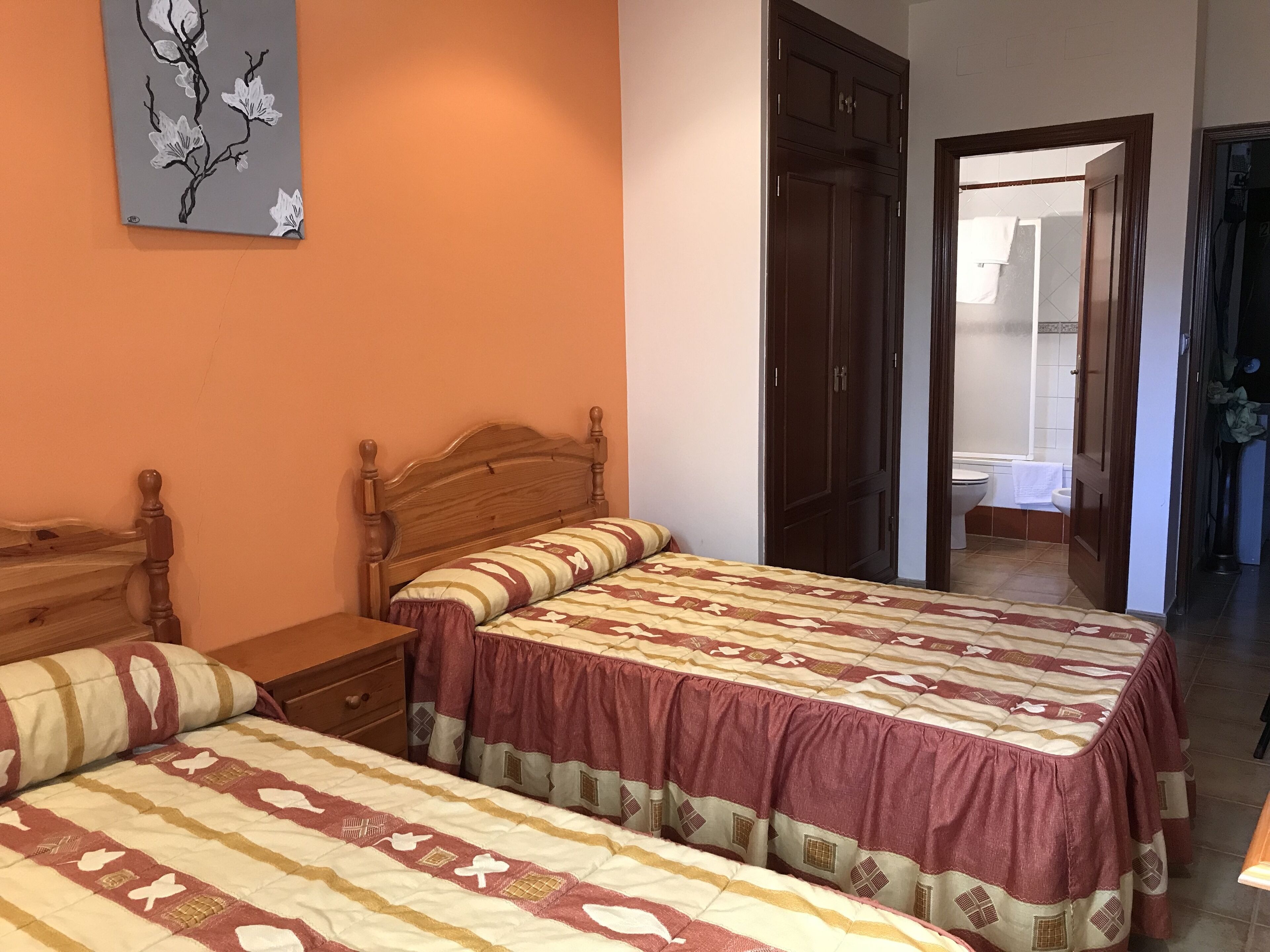 Kamar Double atau Twin | Wi-Fi gratis dan seprai linen