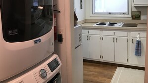 Kaffetrakter/tekoker, kjøleskap, mikrobølgeovn og ovn