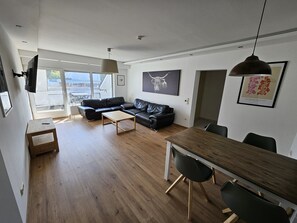 Appartement Supérieur, salle de bains privée (5 Personen 4 Zimmer) | Bar lounge