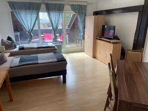 Basic Apartment, Private Bathroom, Courtyard View | 1 bilik tidur 