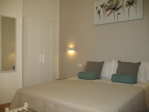 Memory-foam beds, minibar, desk, blackout curtains - B&B Tommaso Fazzello (Taormina)