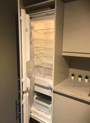Apartment | Private kitchen | Full-size fridge, microwave, oven, stovetop - Notodden Sentrum Apartment No 2 (Notodden)