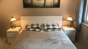 Apartment | 1 bedroom, hypo-allergenic bedding, blackout drapes, iron/ironing board
