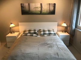 1 habitación, ropa de cama hipoalergénica y cortinas blackout