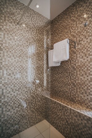 Double or Twin Room (Extra bed) | Bathroom shower - Hotel Central Park (Trebinje)