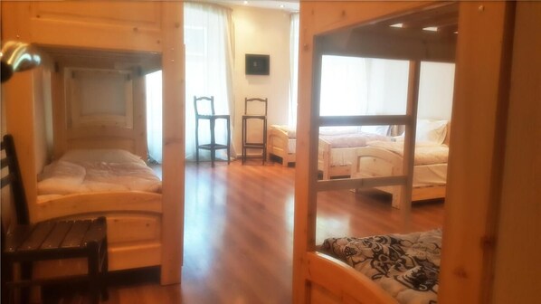 In-room safe, soundproofing, iron/ironing board, free WiFi