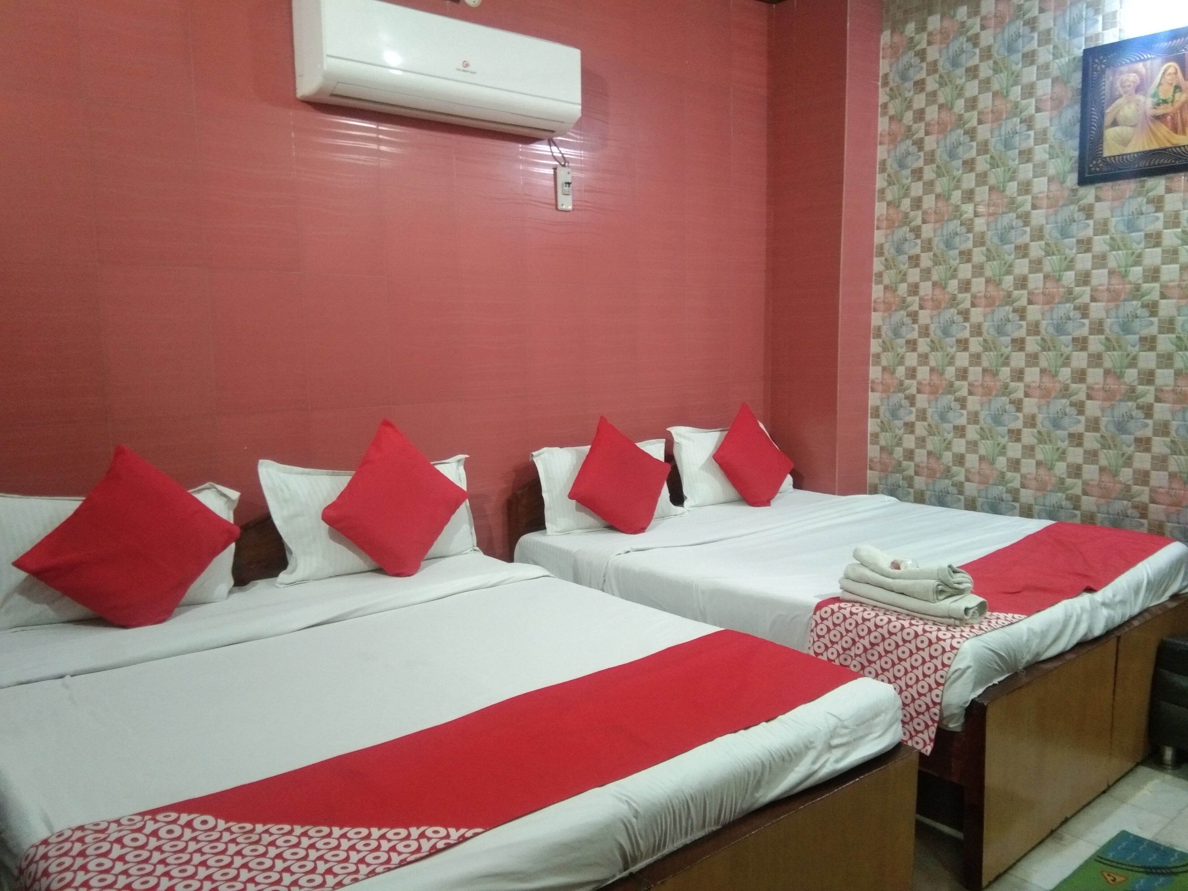 Hotel Rashmi Palace ...............................