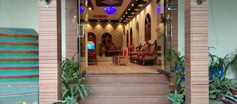 Hotel Rashmi Palace ...............................