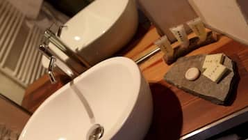 Exclusieve tweepersoonskamer (2) | Badkamer met wastafel