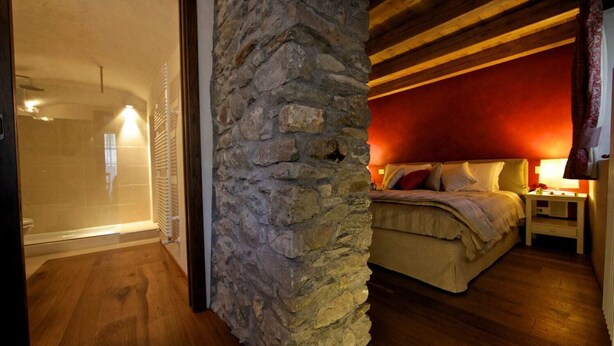 Exclusive Double Room (2) | Premium bedding, memory foam beds, desk, WiFi (free) - Maison Bondaz (Aosta)