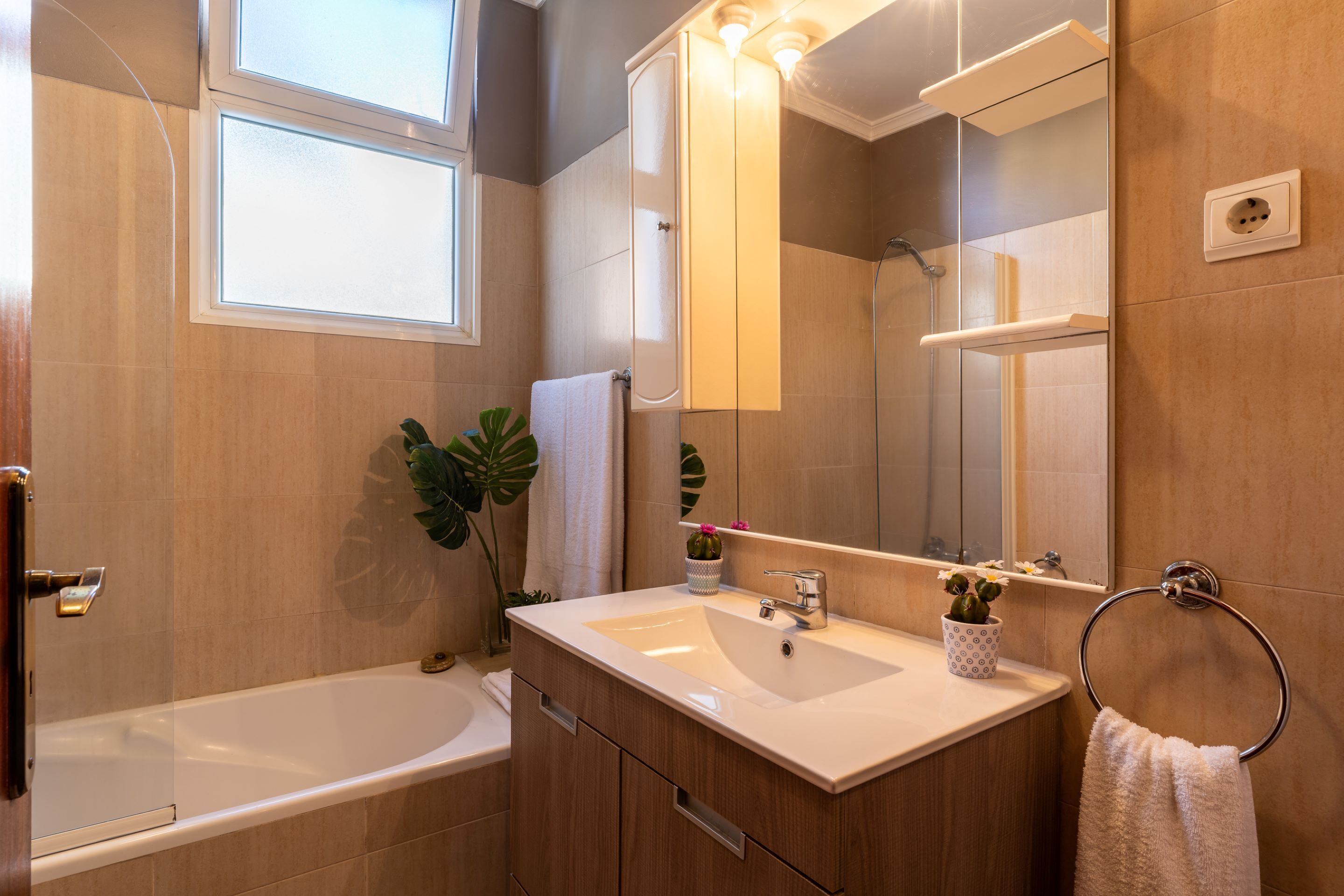 Apartment, 2 Bedrooms, Balcony, Sea View | Bathroom | Combined shower/bathtub, hair dryer, bidet, towels