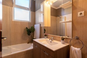Apartment, 2 Bedrooms, Balcony, Sea View | Bathroom | Combined shower/tub, hair dryer, bidet, towels