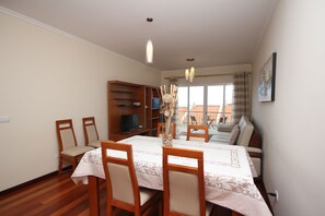 Apartment, 2 Bedrooms, Terrace | In-room dining - Garajau View (Santa Cruz)