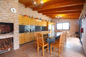 Maison, 2 chambres, terrasse, vue sur la mer | Repas dans la chambre
