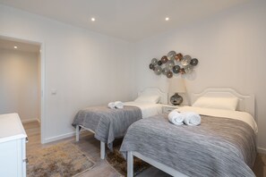 Apartment, 2 Schlafzimmer, Balkon, Meerblick | 2 Schlafzimmer, individuell dekoriert, individuell eingerichtet