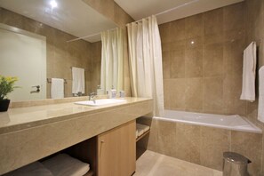 Apartment, 3 Bedrooms, Terrace, Ocean View | Bathroom | Separate tub and shower, hair dryer, bidet, towels