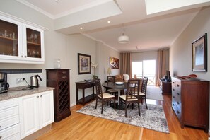 Apartment, 2 Bedrooms, Balcony, Sea View | Living area