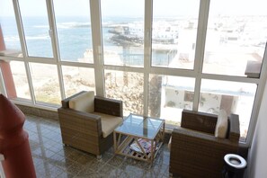 Departamento (2 Bedrooms) | Sala de estar | Televisión