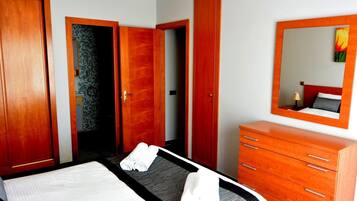 Apartment (2 Bedrooms) | 2 bedrooms, iron/ironing board, free WiFi, bed sheets