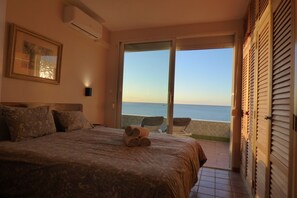 2 bedrooms, iron/ironing board, WiFi