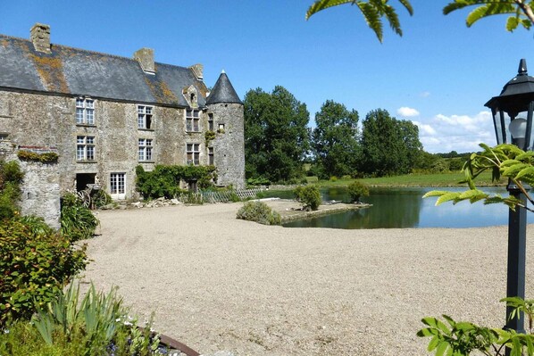 Exterior - Manor near Mont St. Michel and Contentin Beaches (Saint-Lô-d'Ourville)
