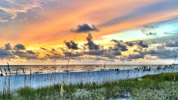 Beach nearby, sun loungers, beach towels