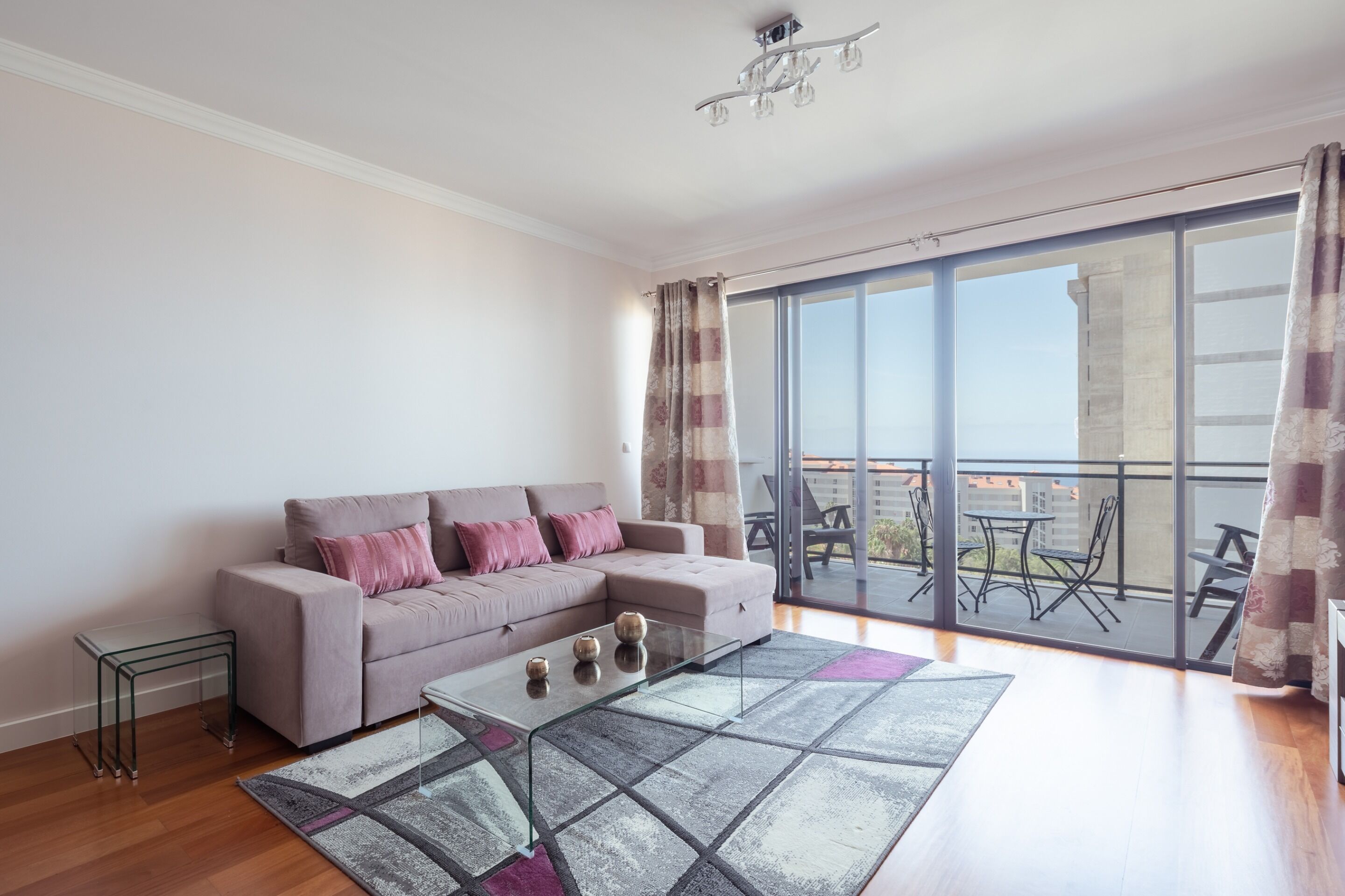 25 - Elegant apartment with Seaviews