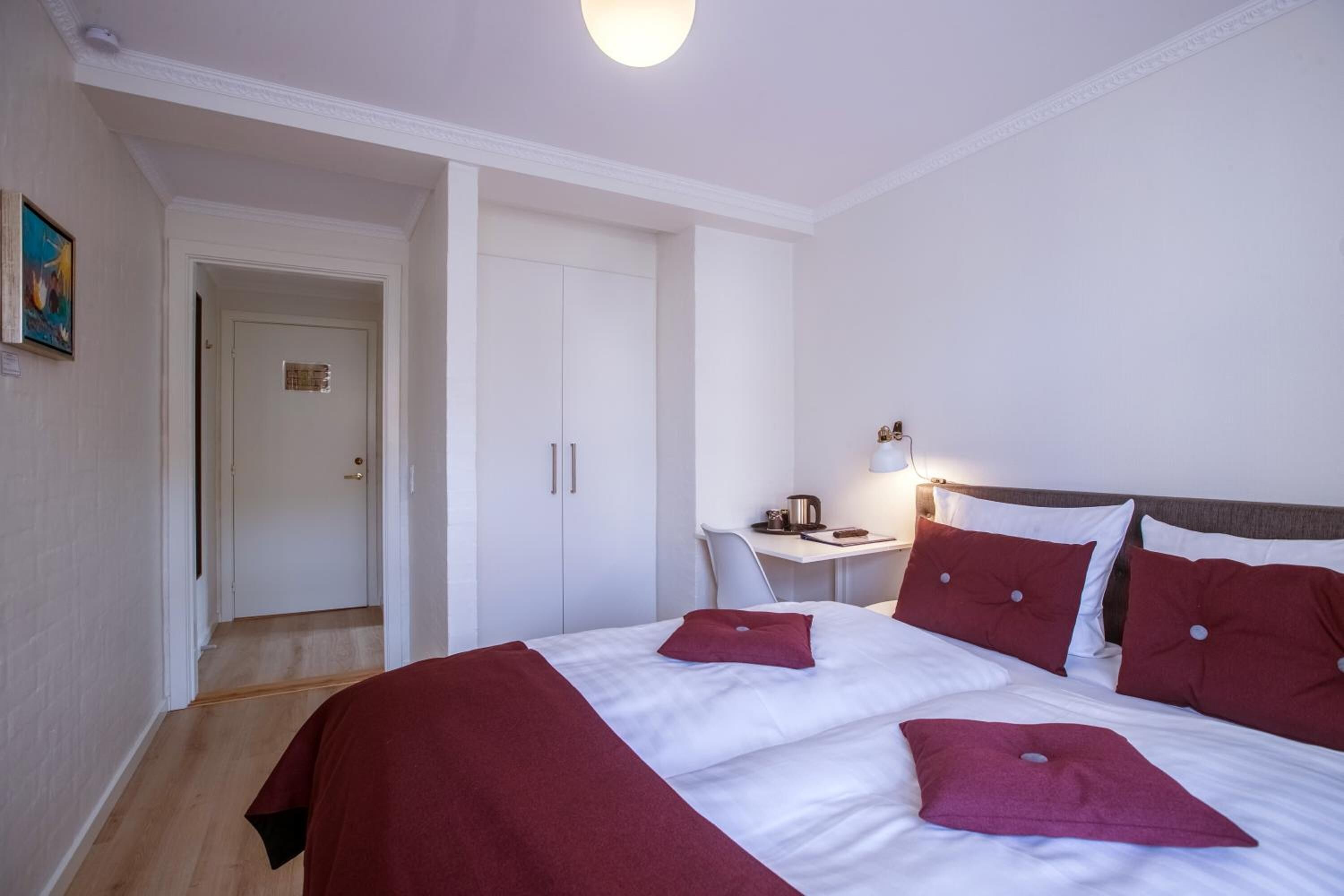 1 bedroom, individually decorated, individually furnished