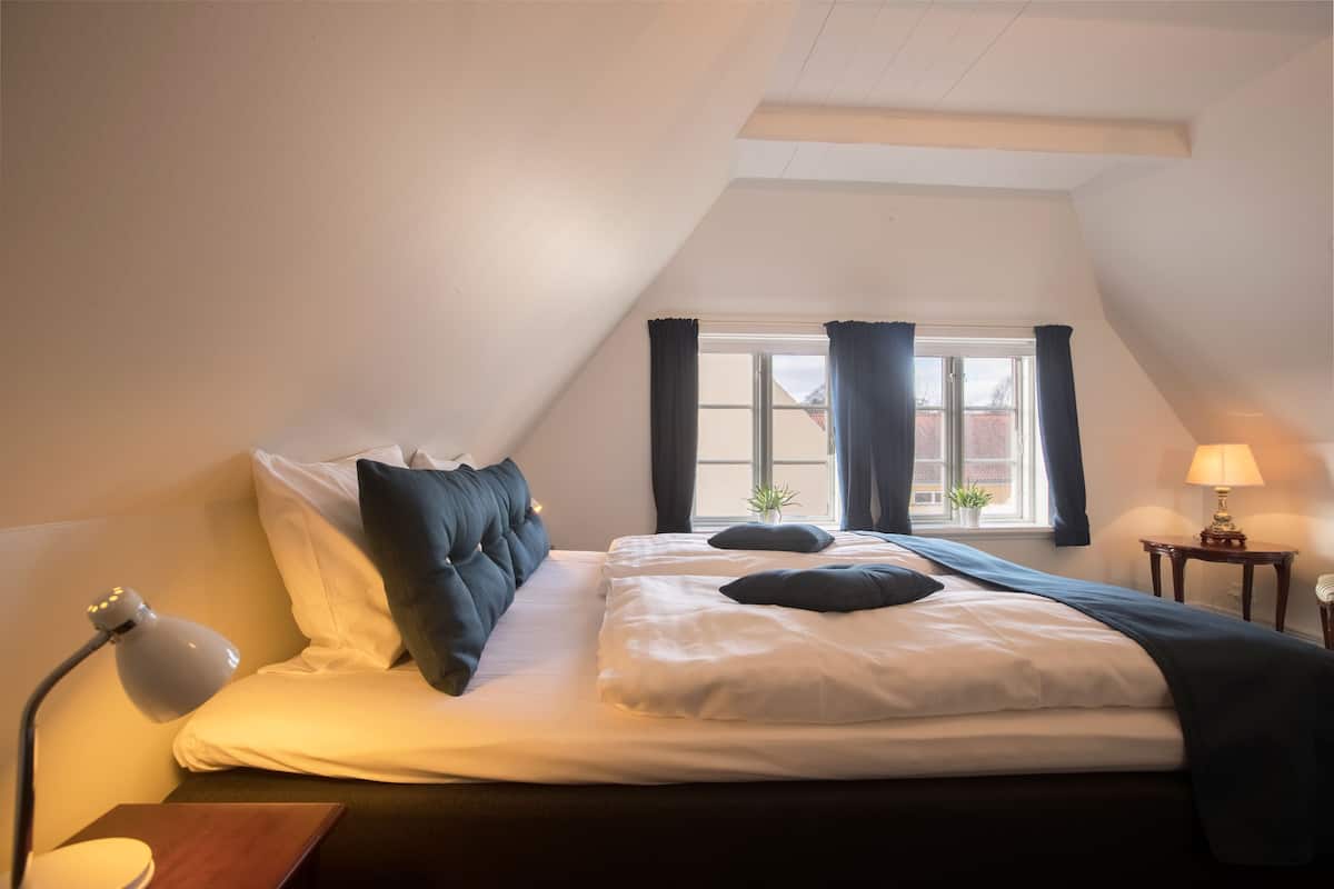 Standaard kamer (SD) | Individueel gedecoreerd, individueel gemeubileerd, een laptopwerkplek