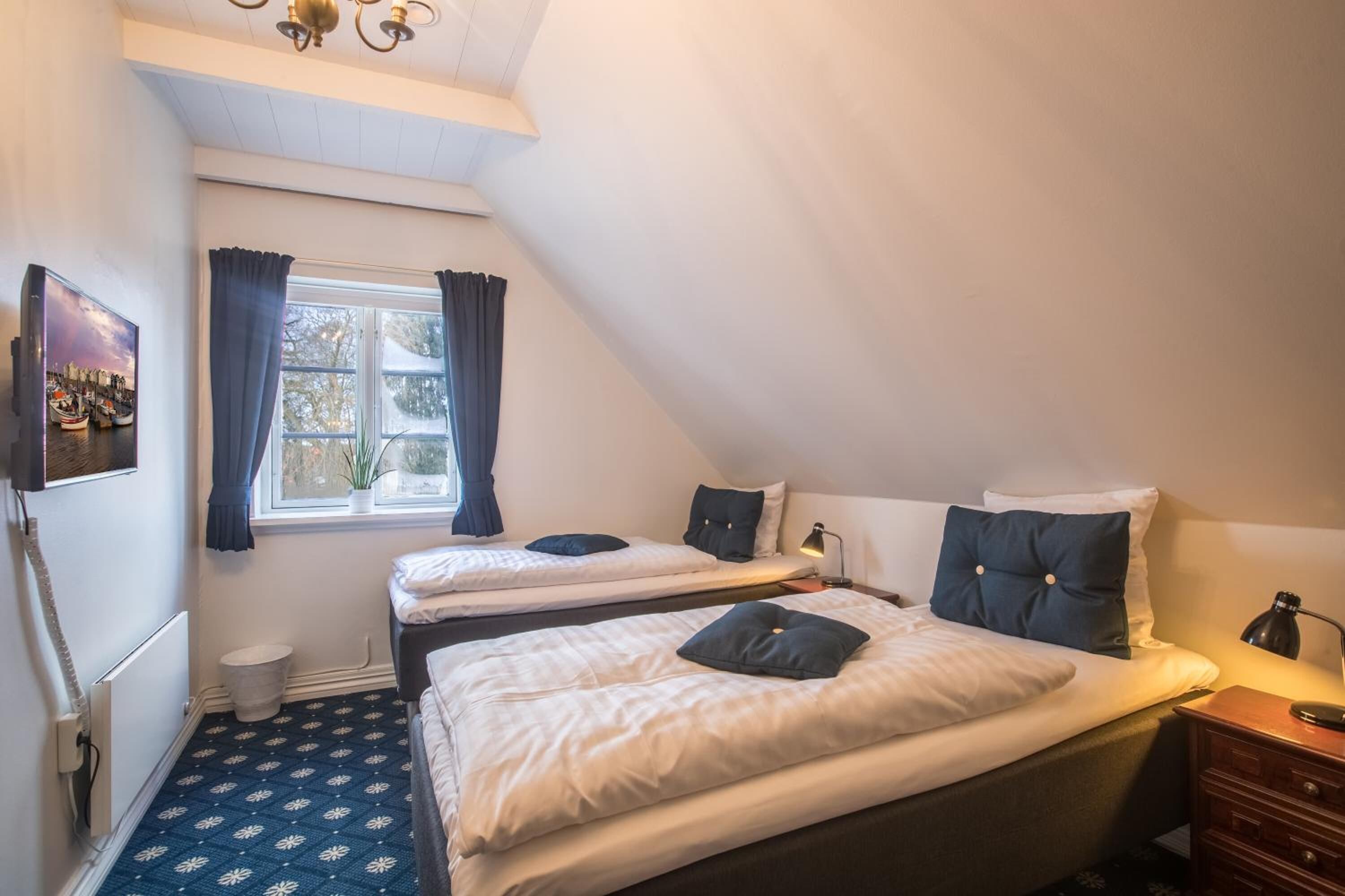 1 bedroom, individually decorated, individually furnished