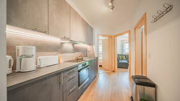 Kühlschrank, Ofen, Herdplatte, Geschirrspüler