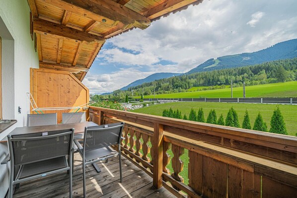 Outdoor dining - Apartment in Brixen near Wilder Kaiser Gondola (Brixen im Thale)