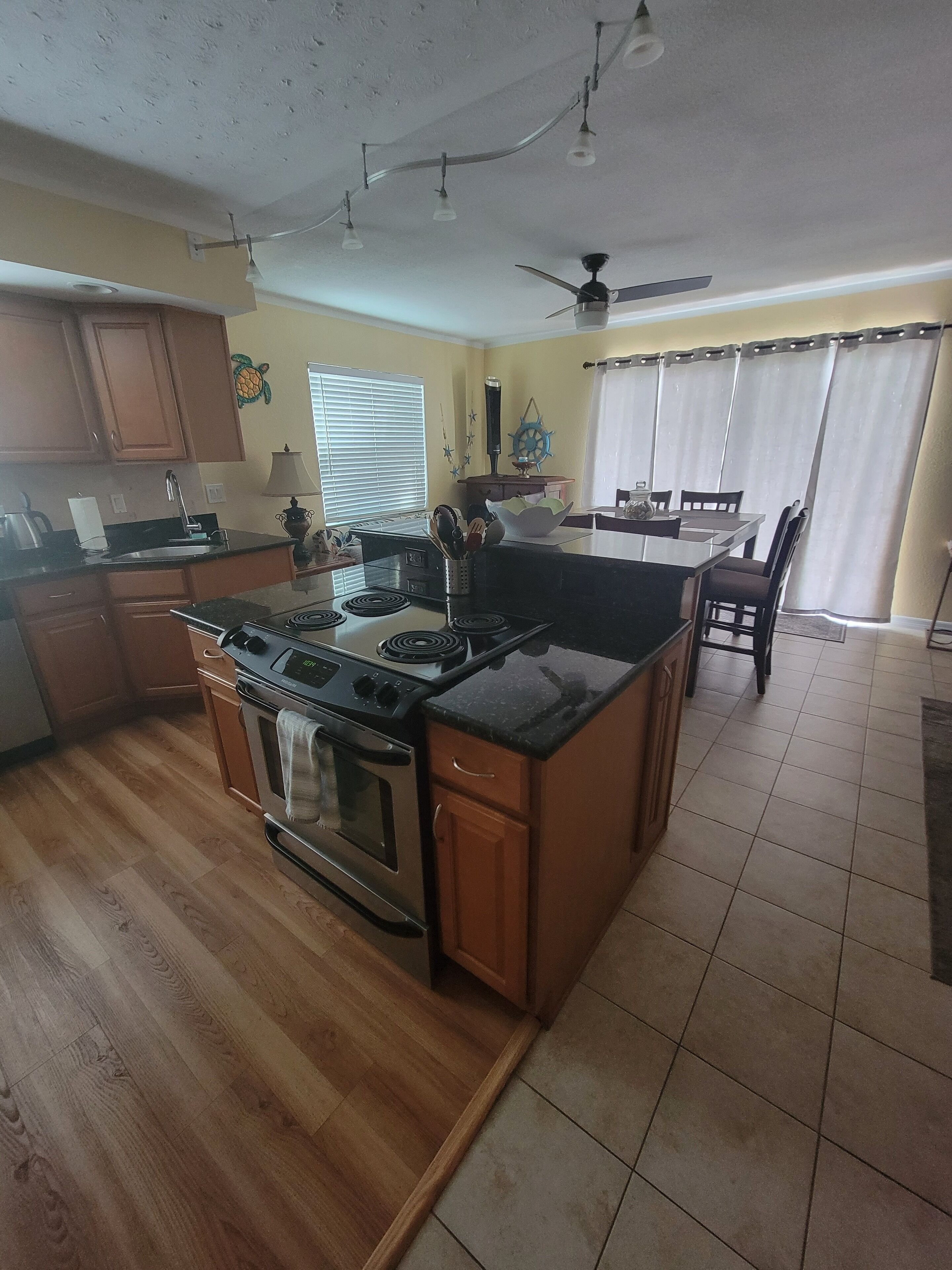 Oasis on the Island - Amazing view, outstanding pool and spa.