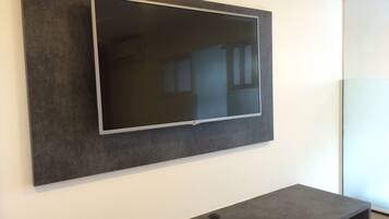 Standard Triple Room | Television