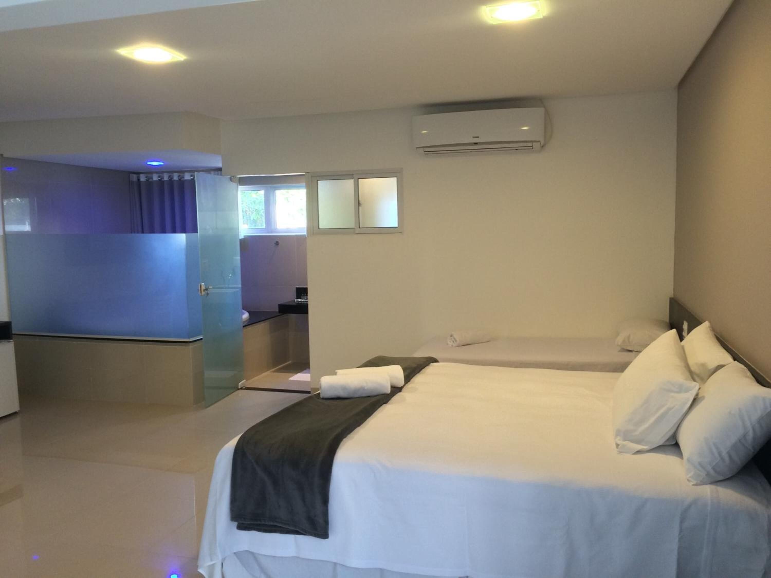 Minibar, meja kerja, kedap suara, dan Wi-Fi gratis