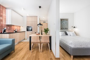 Deluxe Studio (Zablocie - 45) | Living area | Smart TV