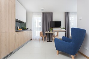 Comfort Studio Suite (Zablocie - 104A) | Living area | Smart TV