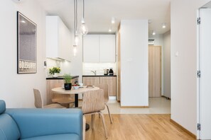 Deluxe Apartment (Zablocie - 59) | Living area | Smart TV - Concept House by goodhome (Kraków)