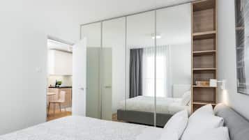 Deluxe Apartment (Zablocie - 88) | Pillowtop beds, individually decorated, individually furnished