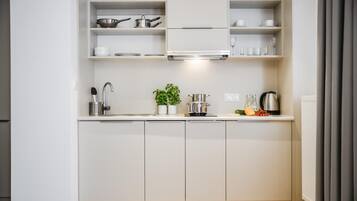 Placa de cocina, cafetera/tetera, tetera/pava eléctrica