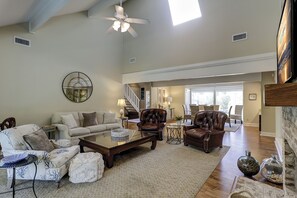 Smart TV - Look no further than 78 Baynard Cove - Walk to watch the Pros at Heritage! (Hilton Head Island)