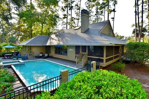 A heated pool - Look no further than 78 Baynard Cove - Walk to watch the Pros at Heritage! (Hilton Head Island)