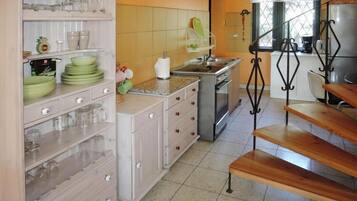 Réfrigérateur, plaque de cuisson, cafetiÚre/bouilloire