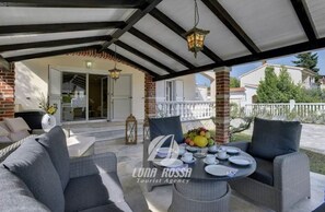 تناول الطعام بالخارج